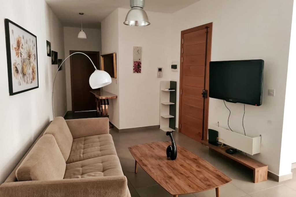 Appartamento Cozy Inside.City & Beach Outside Sliema Esterno foto