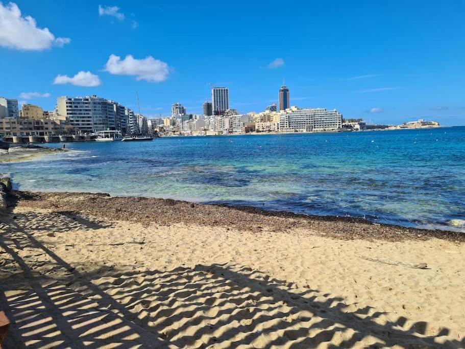 Appartamento Cozy Inside.City & Beach Outside Sliema Esterno foto