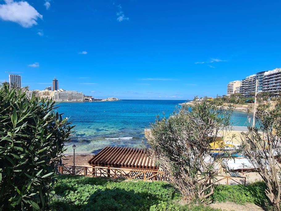Appartamento Cozy Inside.City & Beach Outside Sliema Esterno foto