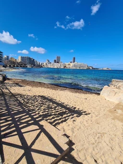 Appartamento Cozy Inside.City & Beach Outside Sliema Esterno foto
