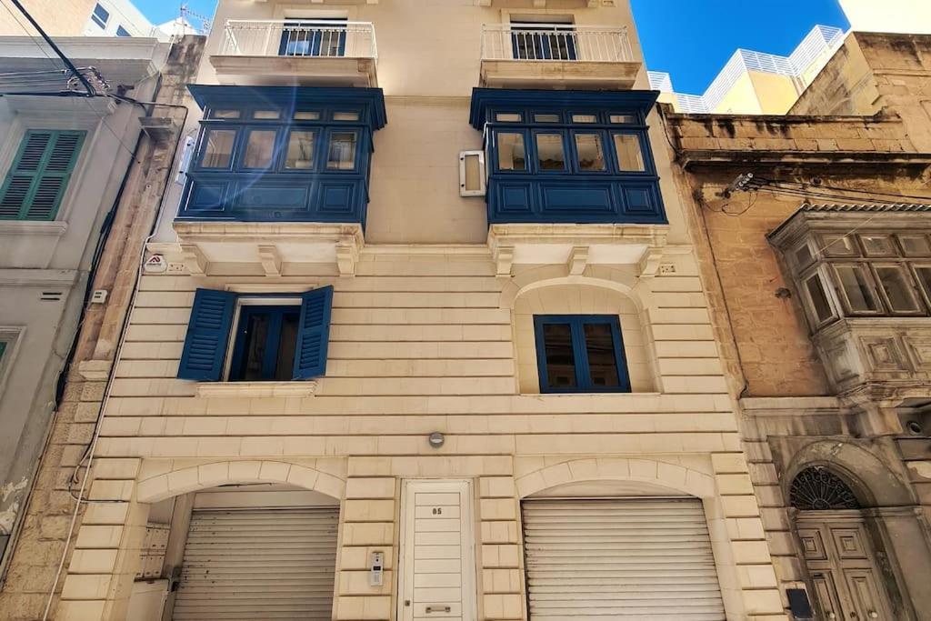 Appartamento Cozy Inside.City & Beach Outside Sliema Esterno foto