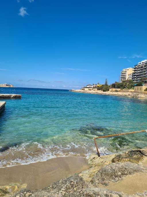 Appartamento Cozy Inside.City & Beach Outside Sliema Esterno foto